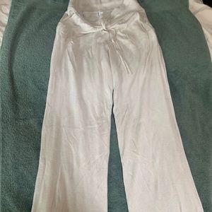 Lululemon white maxi flow pants, Size 6